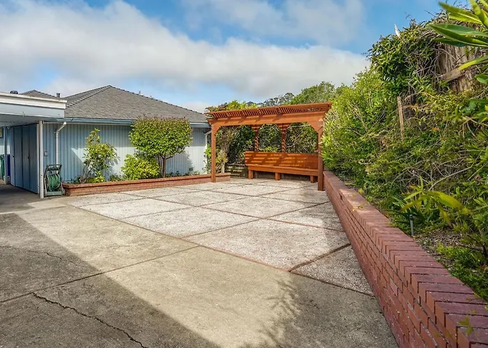 Stunning Bay-View Home In Kensington!