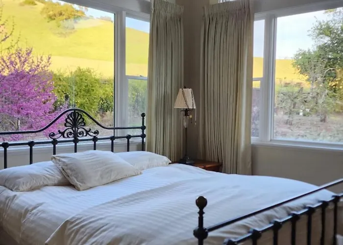 Amitabha Wine Country Cottage